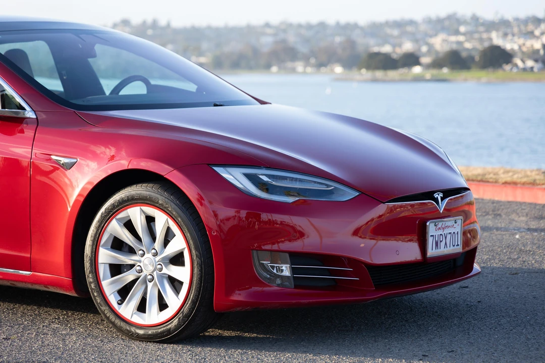 2016 Tesla Model S - Image 18 of 31