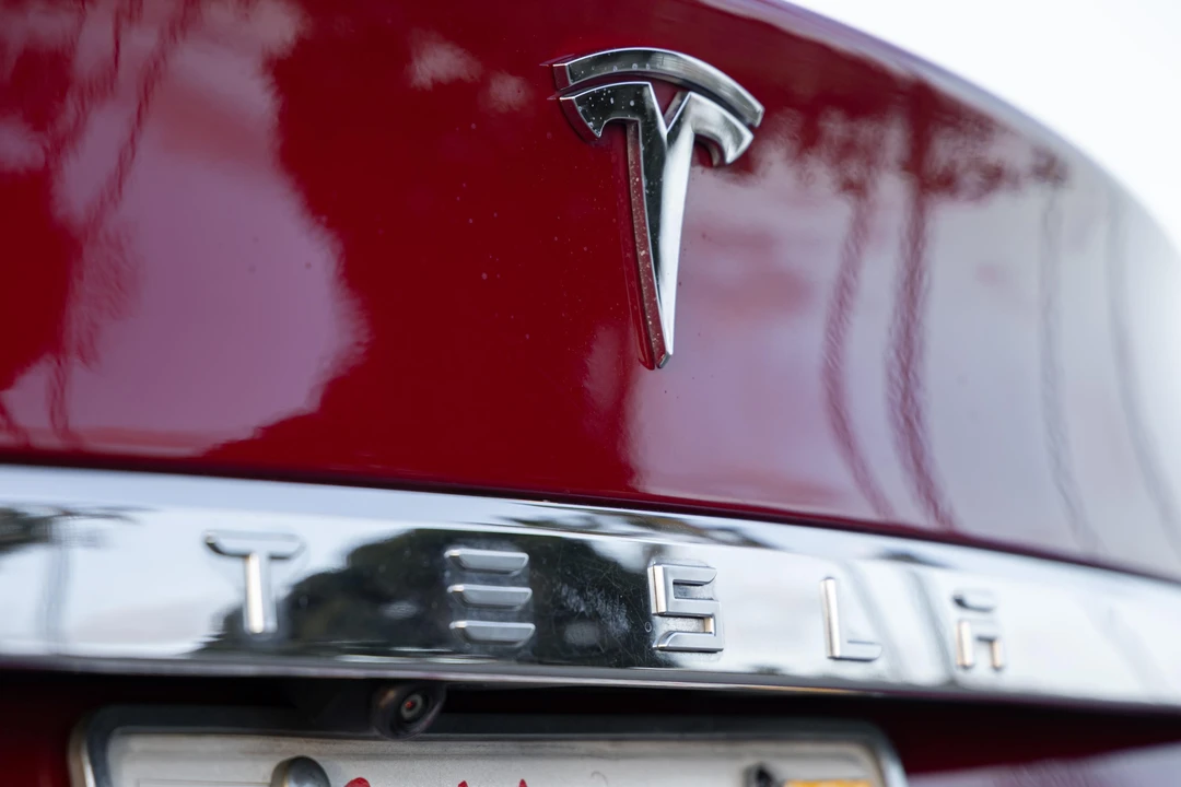 2016 Tesla Model S - Image 29 of 31