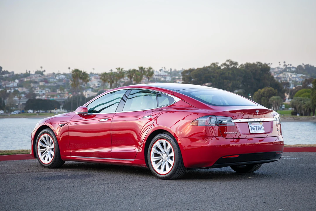 2016 Tesla Model S - Image 12 of 31