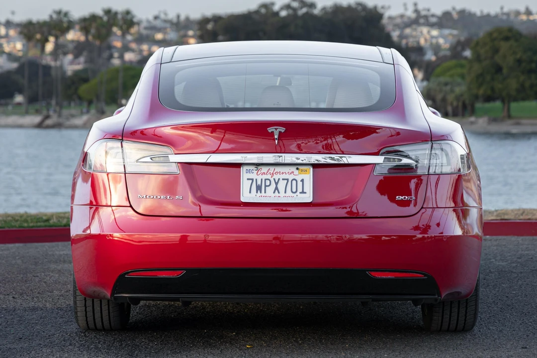 2016 Tesla Model S - Image 5 of 31
