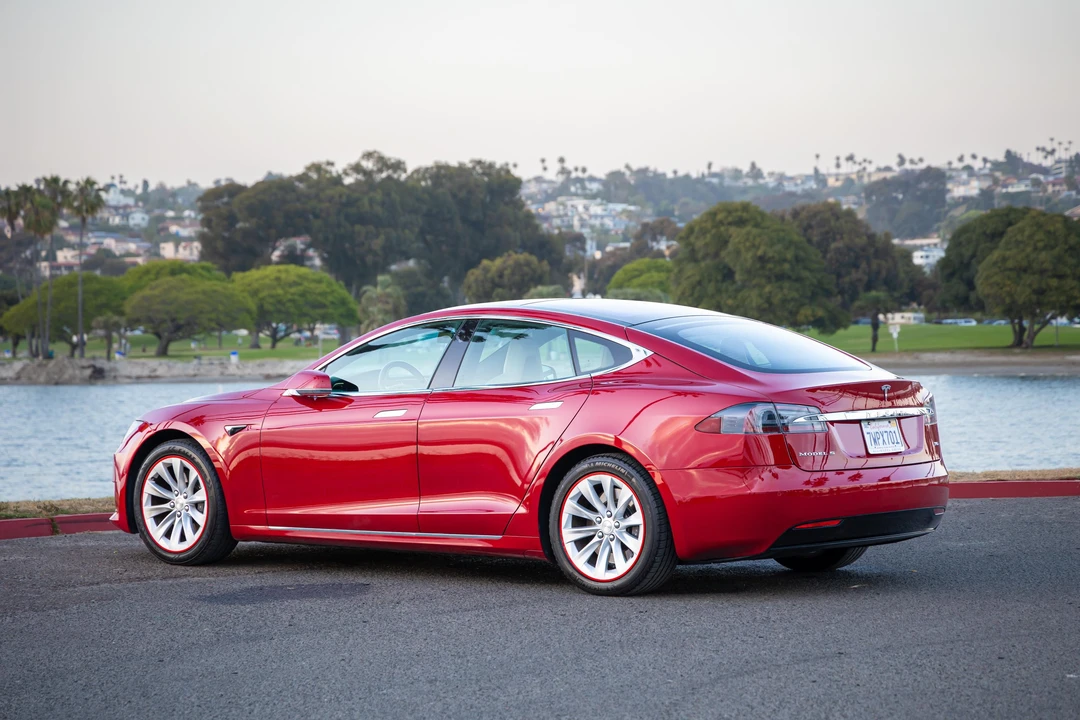 2016 Tesla Model S - Image 11 of 31