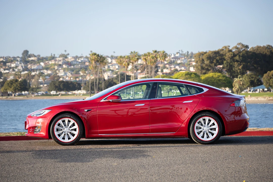 2016 Tesla Model S - Image 10 of 31