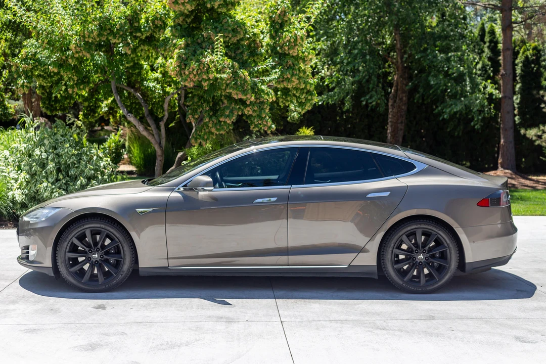 2016 Tesla Model S - Image 8 of 31