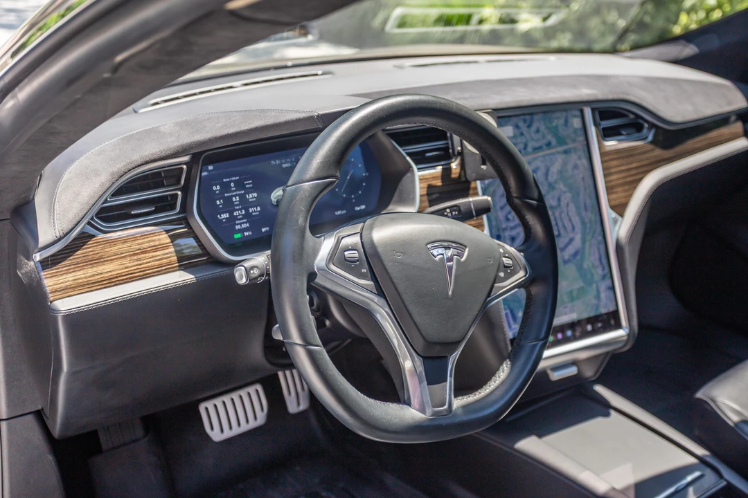 2016 Tesla Model S - Image 23 of 31