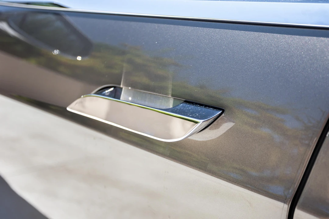 2016 Tesla Model S - Image 14 of 31