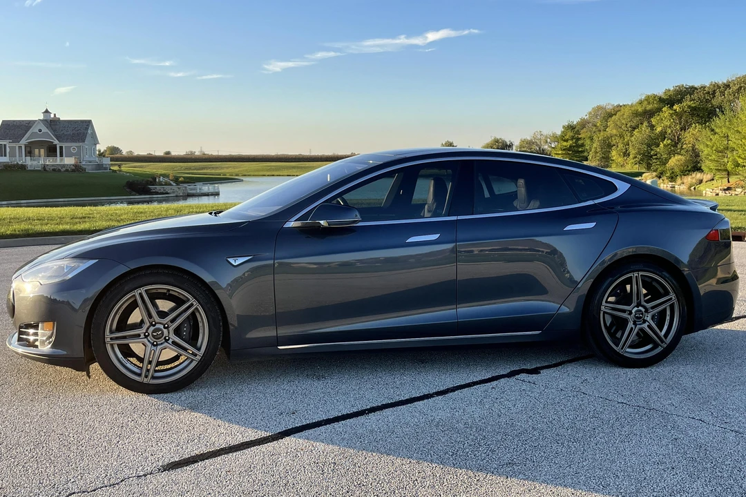2016 Tesla Model S - Image 3 of 17