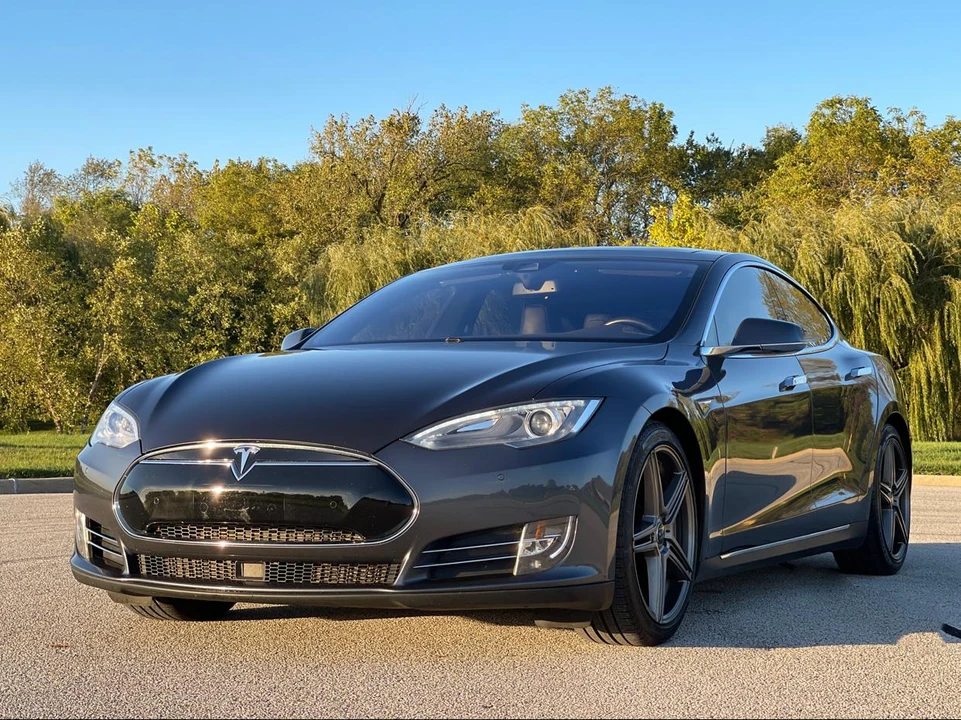 2016 Tesla Model S - Image 6 of 17