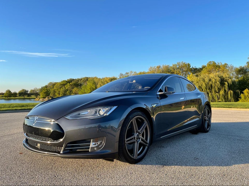 2016 Tesla Model S - Image 7 of 17