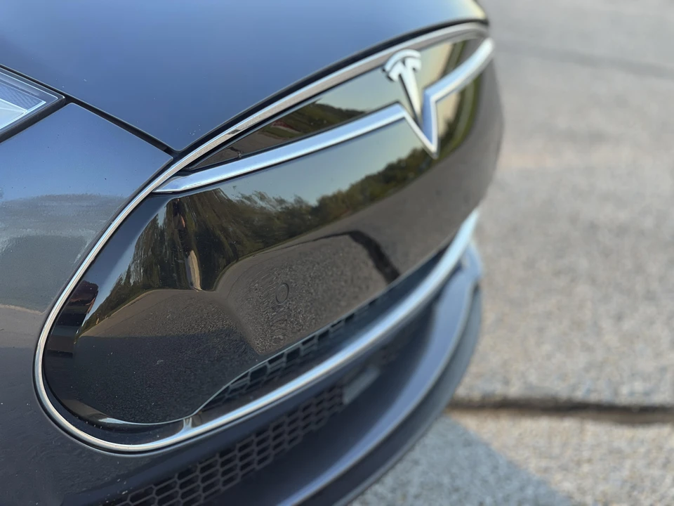 2016 Tesla Model S - Image 11 of 17