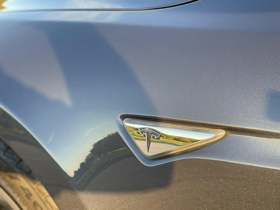 2016 Tesla Model S - Image 16 of 17