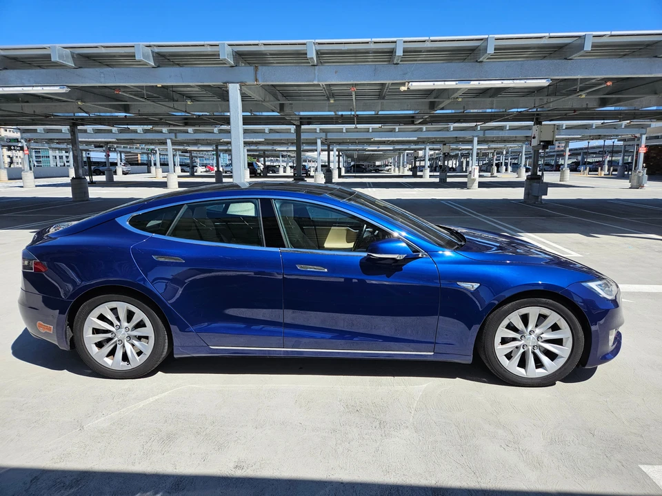 2016 Tesla Model S - Image 23 of 31