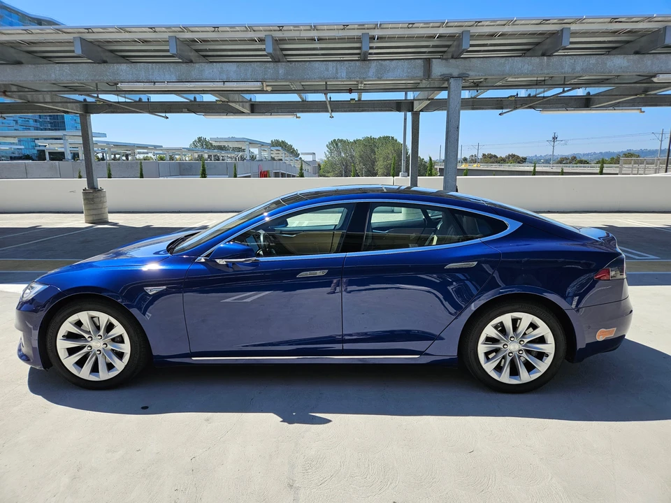 2016 Tesla Model S - Image 11 of 31