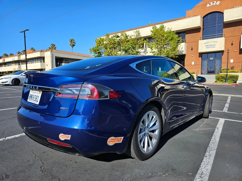 2016 Tesla Model S - Image 21 of 31