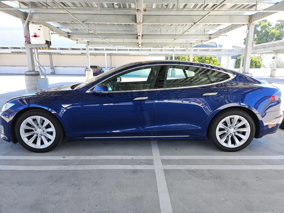 2016 Tesla Model S - Image 12 of 31