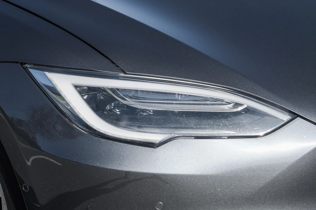 2016 Tesla Model S - Image 24 of 31