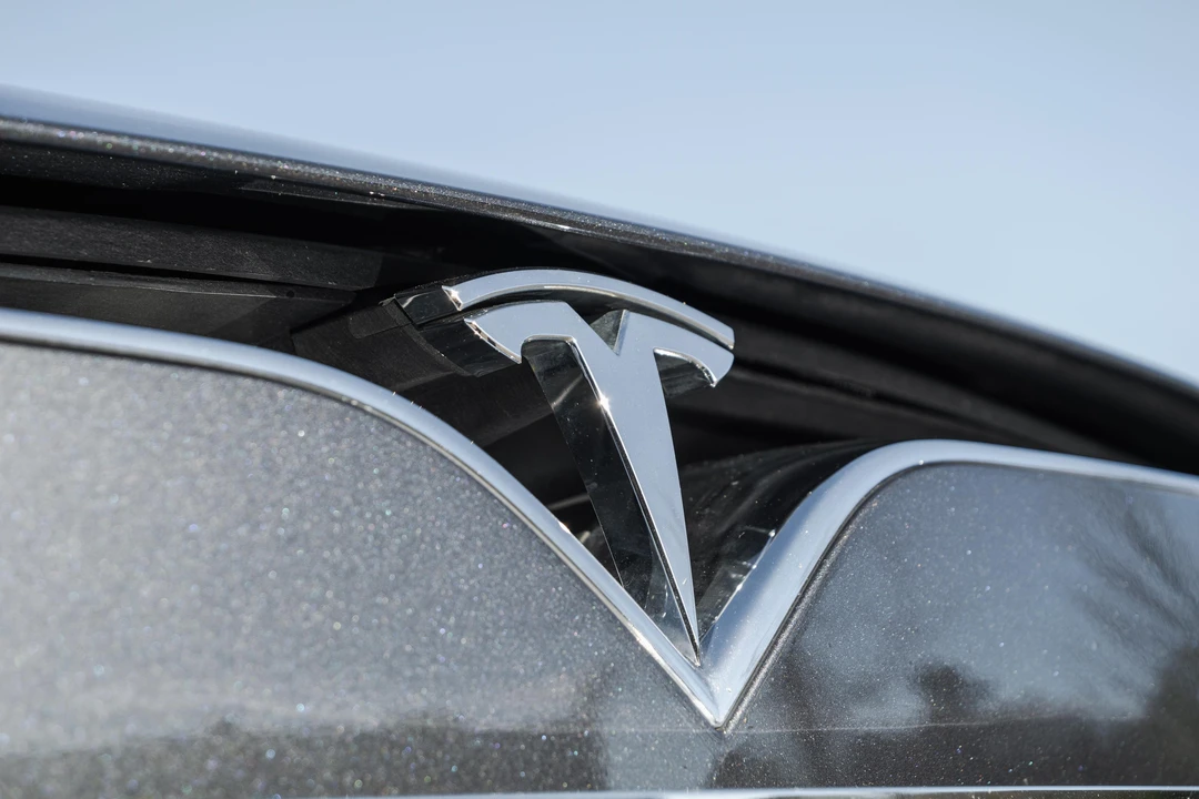 2016 Tesla Model S - Image 27 of 31