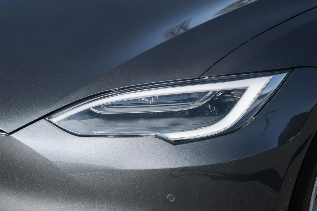 2016 Tesla Model S - Image 28 of 31