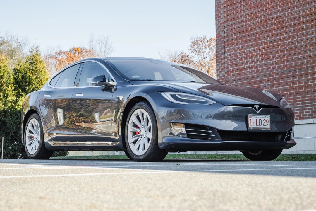 2016 Tesla Model S - Image 21 of 31