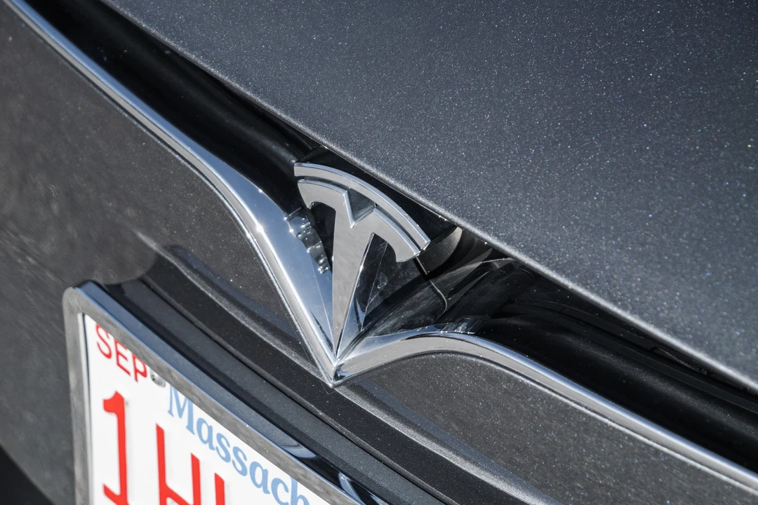2016 Tesla Model S - Image 26 of 31