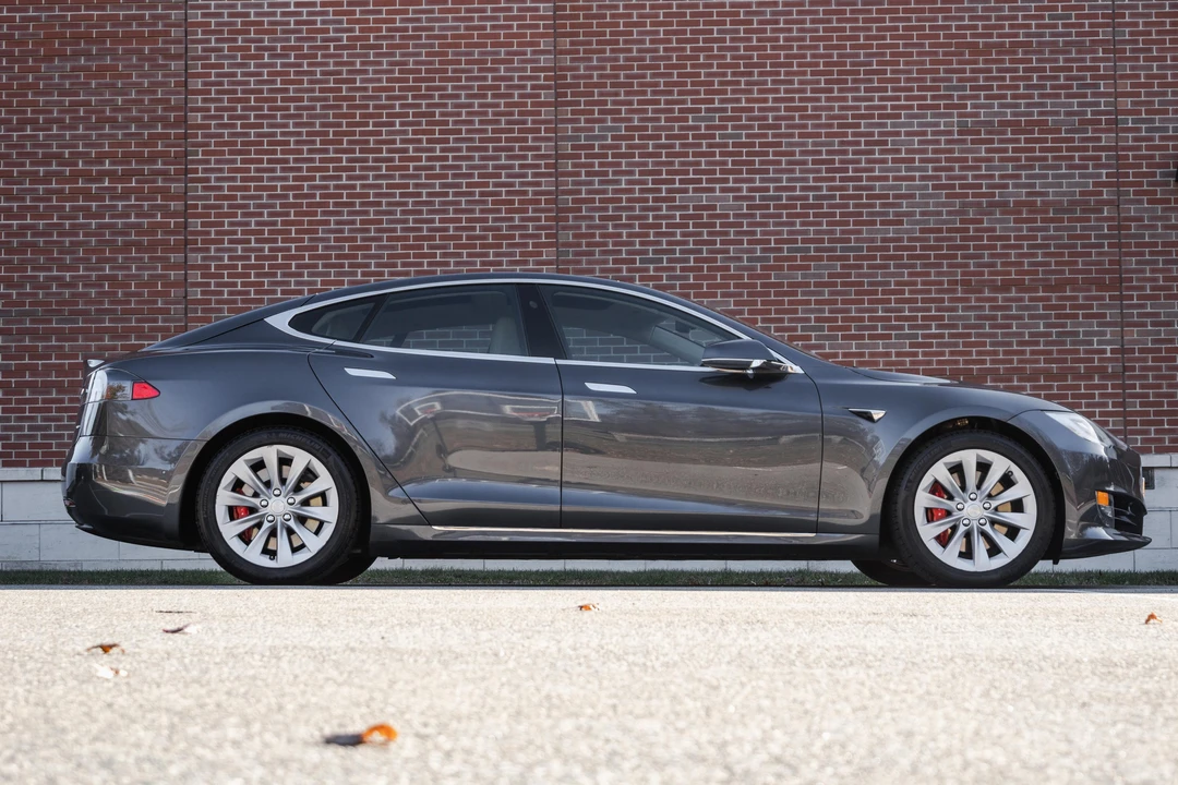 2016 Tesla Model S - Image 17 of 31