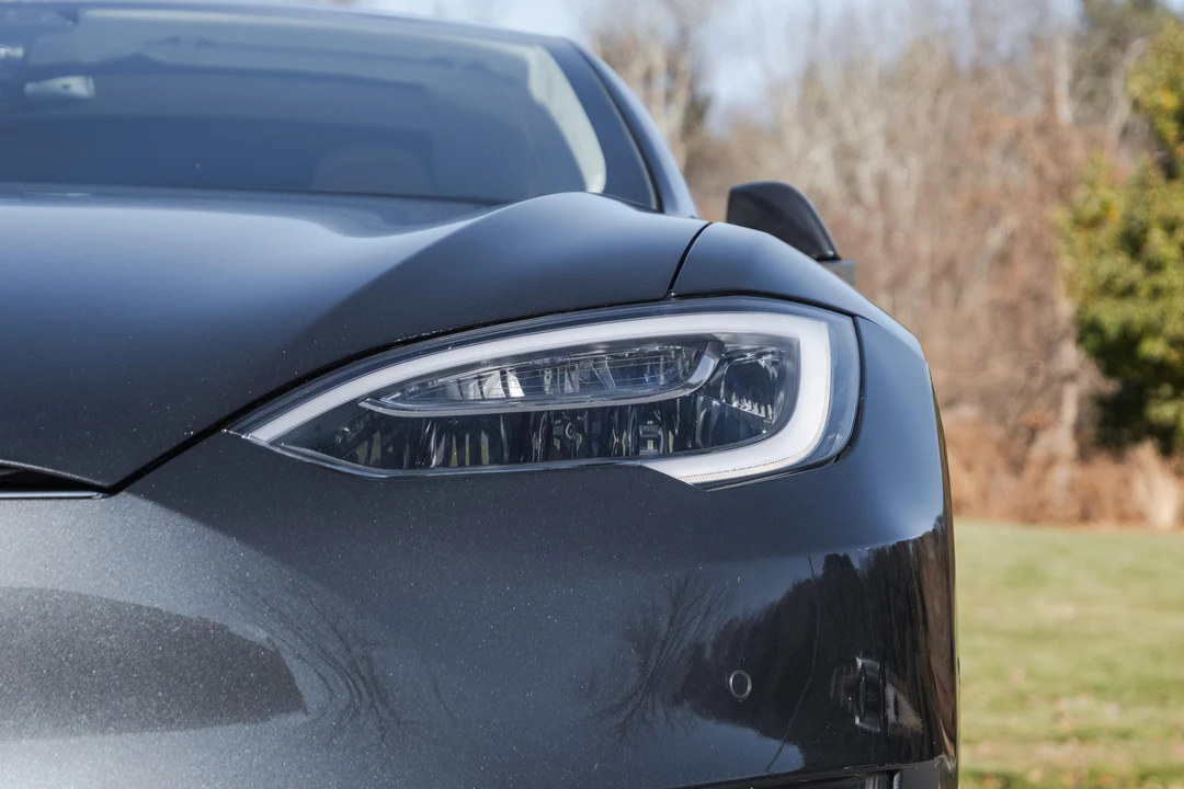 2016 Tesla Model S - Image 29 of 31