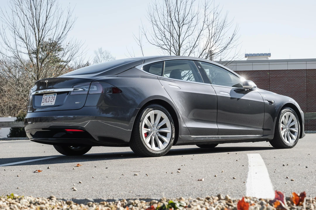 2016 Tesla Model S - Image 16 of 31