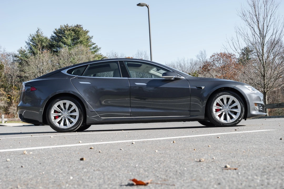 2016 Tesla Model S - Image 18 of 31