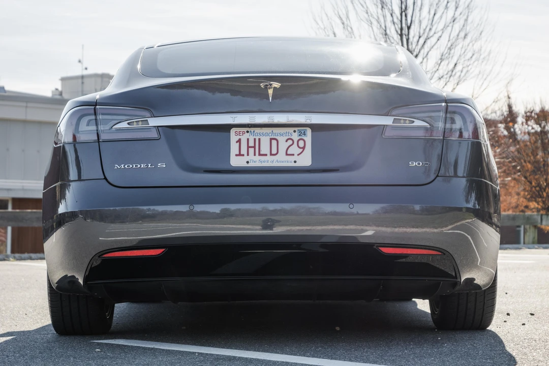 2016 Tesla Model S - Image 14 of 31