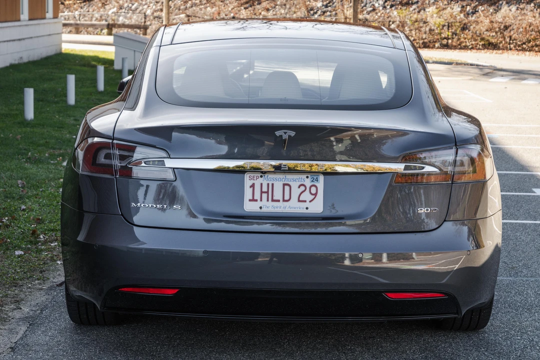 2016 Tesla Model S - Image 12 of 31