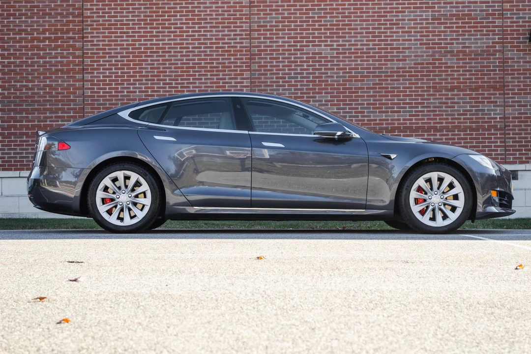2016 Tesla Model S - Image 19 of 31