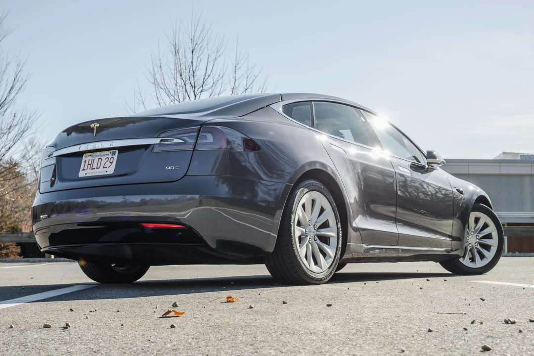 2016 Tesla Model S - Image 15 of 31