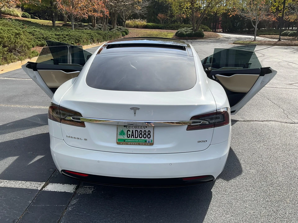2016 Tesla Model S - Image 11 of 31
