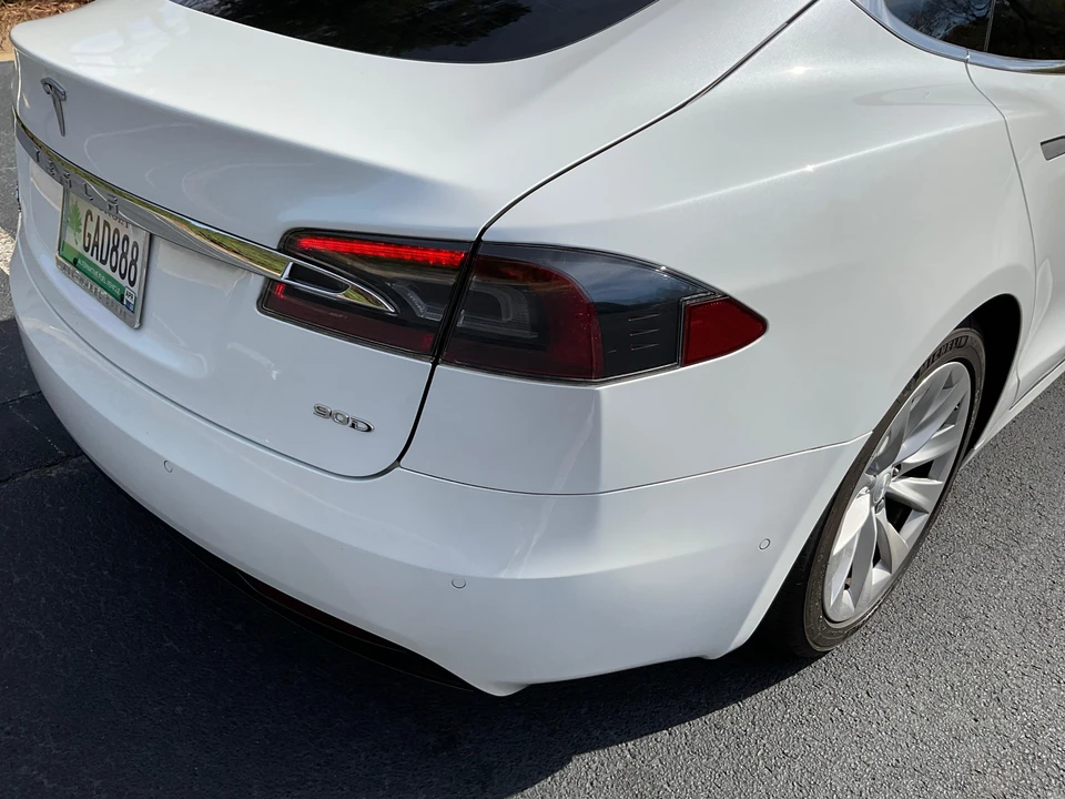 2016 Tesla Model S - Image 21 of 31