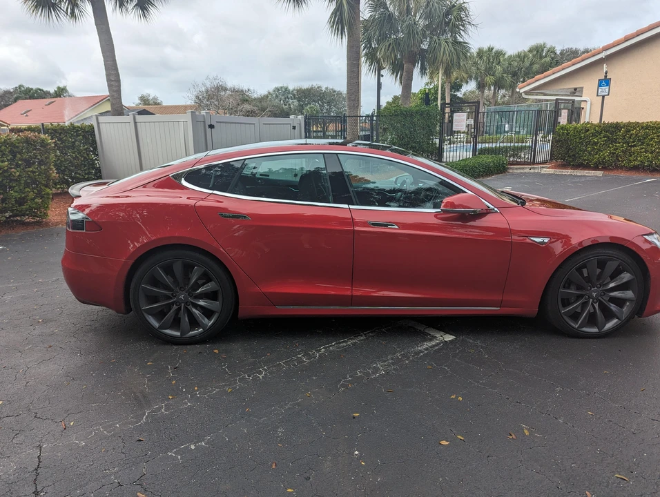 2016 Tesla Model S - Image 17 of 31