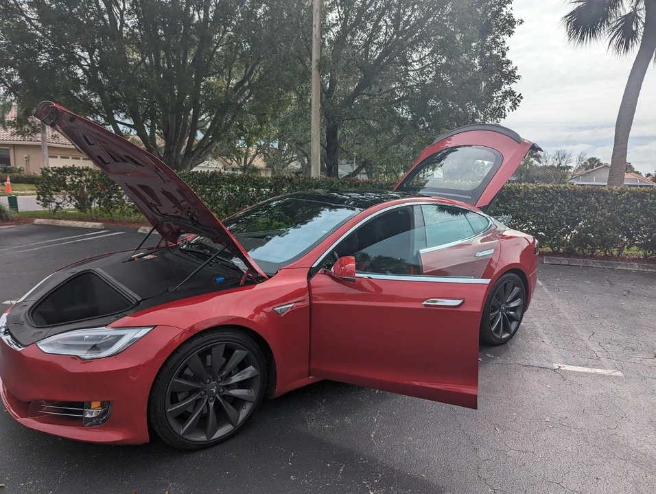 2016 Tesla Model S - Image 11 of 31
