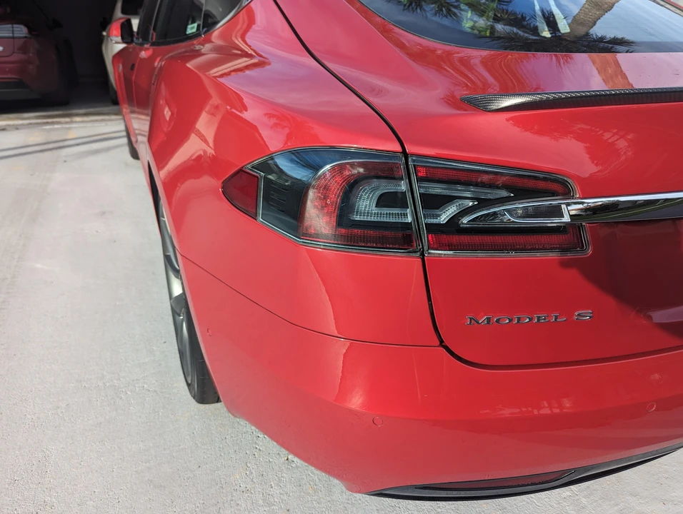 2016 Tesla Model S - Image 29 of 31