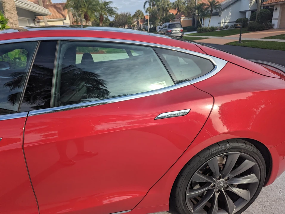 2016 Tesla Model S - Image 28 of 31