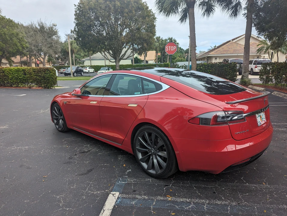 2016 Tesla Model S - Image 13 of 31