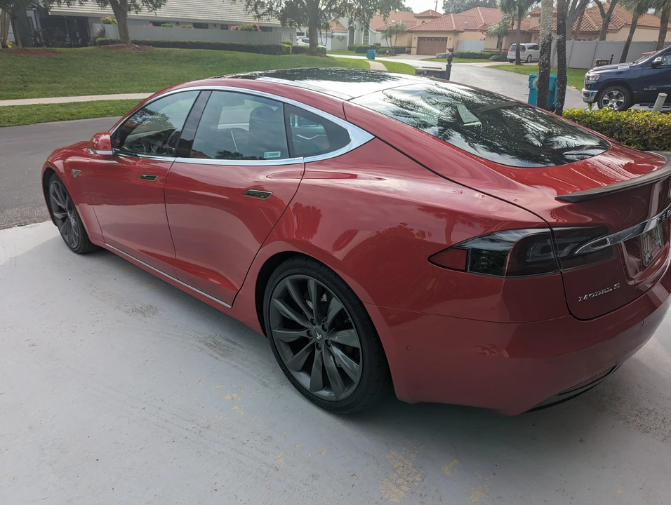 2016 Tesla Model S - Image 14 of 31