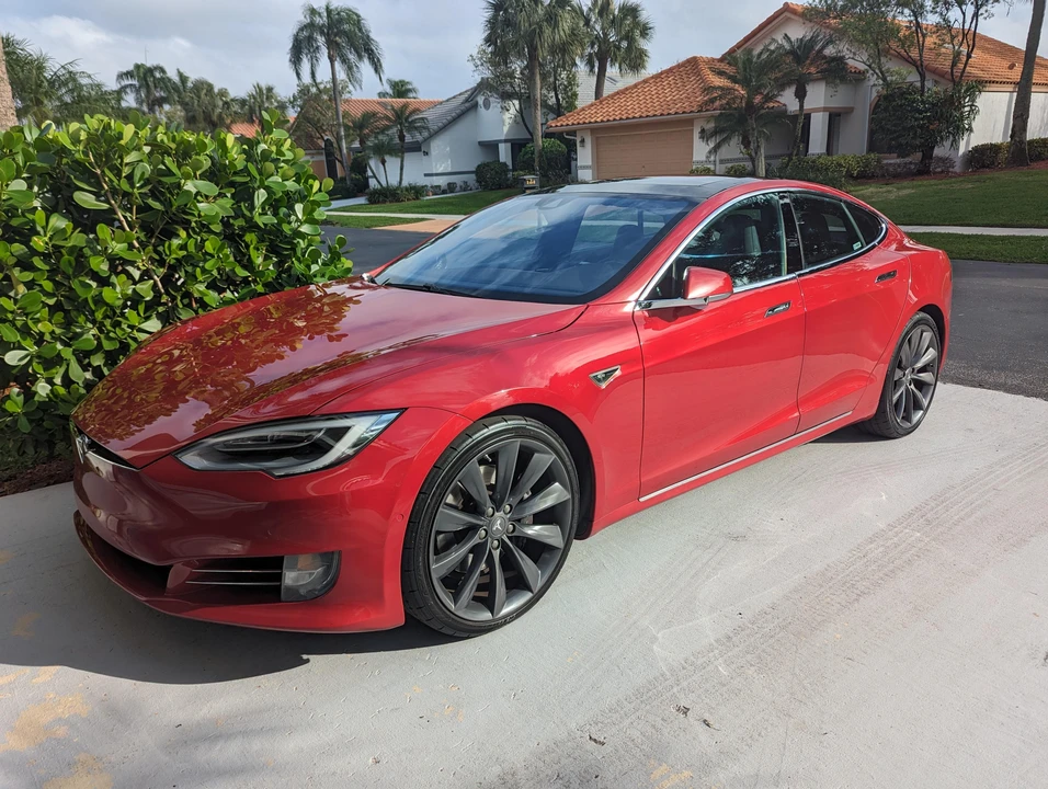 2016 Tesla Model S - Image 9 of 31