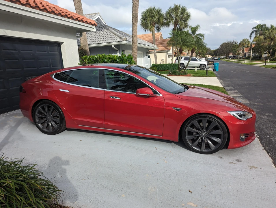 2016 Tesla Model S - Image 18 of 31