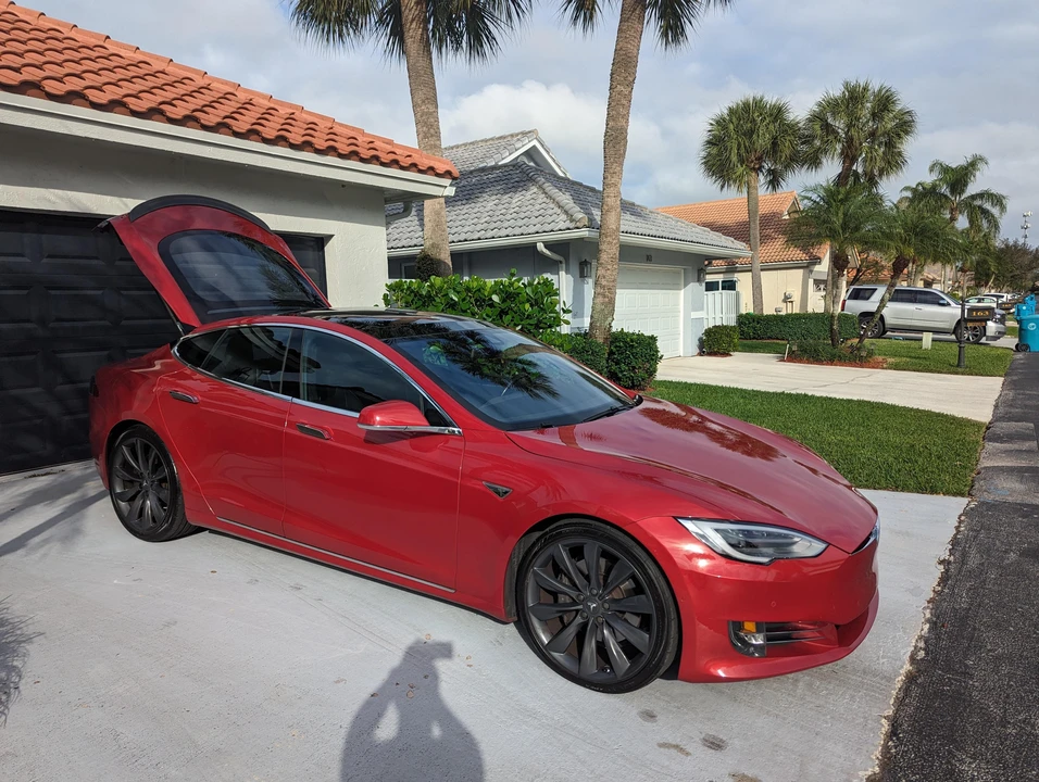 2016 Tesla Model S - Image 19 of 31