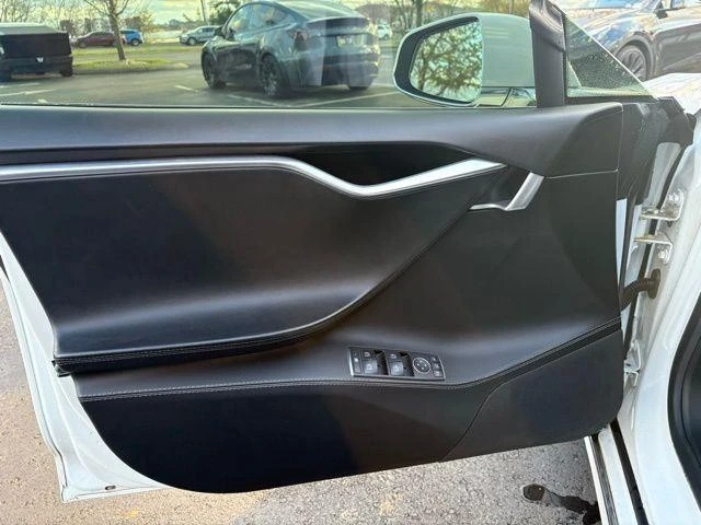 2016 Tesla Model S - Image 14 of 17