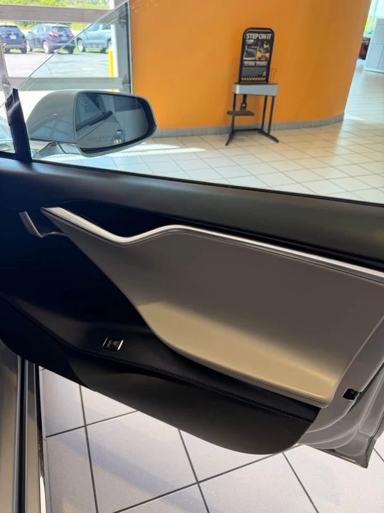 2016 Tesla Model S - Image 16 of 18