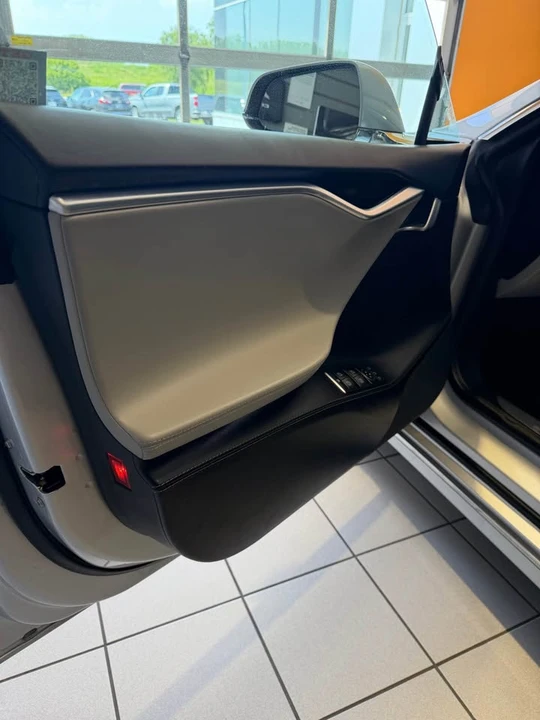 2016 Tesla Model S - Image 11 of 18