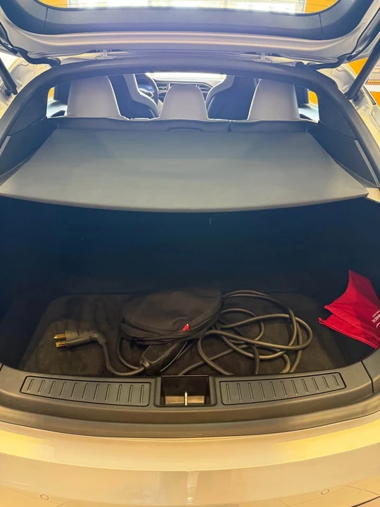 2016 Tesla Model S - Image 17 of 18