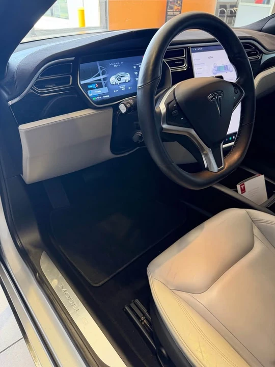 2016 Tesla Model S - Image 8 of 18