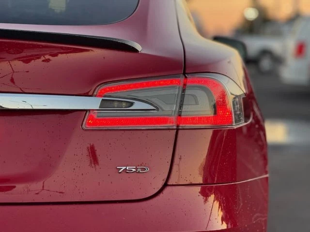 2016 Tesla Model S - Image 9 of 12