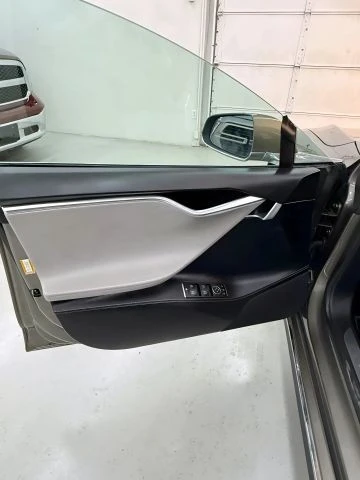 2016 Tesla Model S - Image 17 of 21