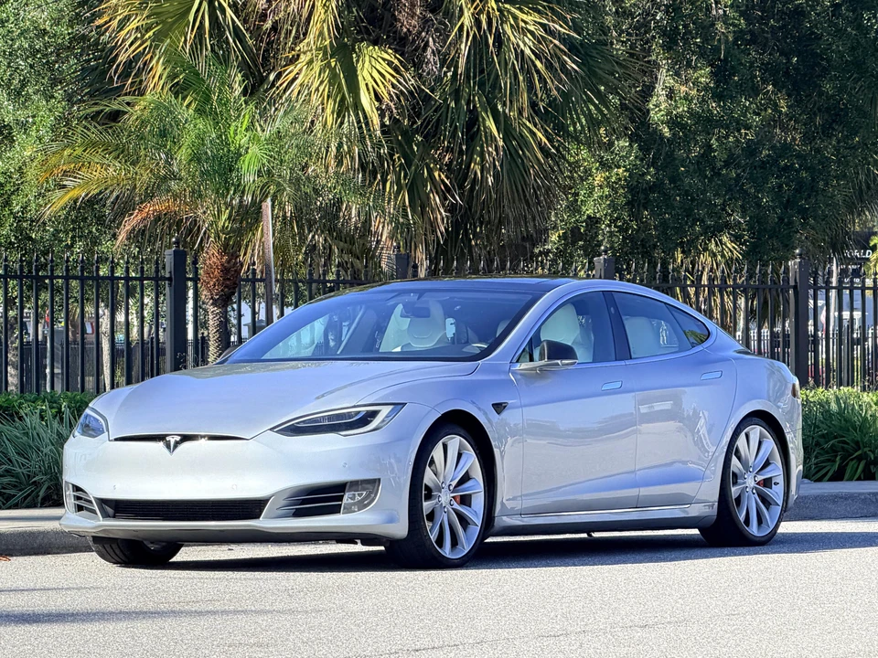 2016 Tesla Model S - Image 7 of 31